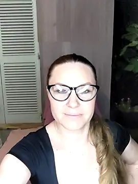 Snapshot of SexyMichellexo chatting on July 27, 2026, 9:44 pm SexyMichellexo online show from July 27, 2026, 9:44 pm