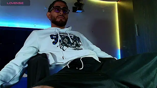 Snapshot of kuzzcoo chatting on March 6, 2026, 12:12 pm kuzzcoo online show from March 6, 2026, 12:12 pm