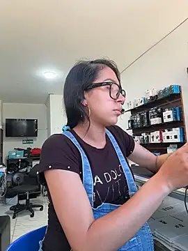  alabina  online show from April 14, 2026, 3:29 pm