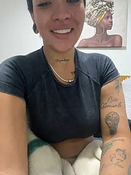 HannahW  online show from December 28, 2024, 11:26 pm