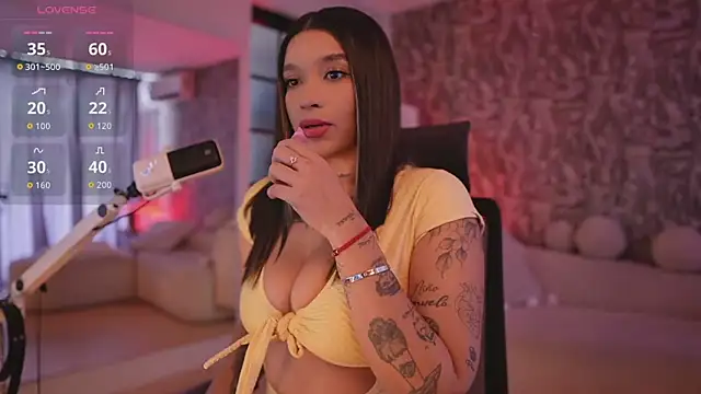 HannahW  online show from September 10, 2025, 6:52 pm