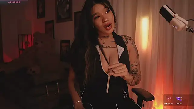 HannahW  online show from March 22, 2026, 3:59 pm