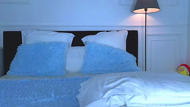 Snapshot of NicoleMarani chatting on January 24, 2025, 2:28 am NicoleMarani online show from January 24, 2025, 2:28 am