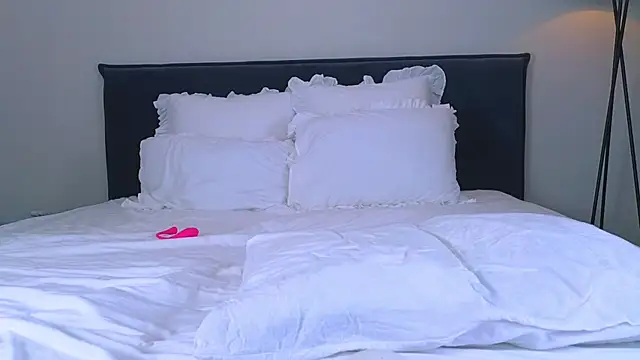 Snapshot of NicoleMarani chatting on October 9, 2025, 4:43 am NicoleMarani online show from October 9, 2025, 4:43 am