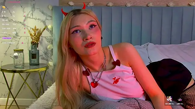 Snapshot of CarolReeves chatting on February 10, 2025, 12:08 pm CarolReeves online show from February 10, 2025, 12:08 pm