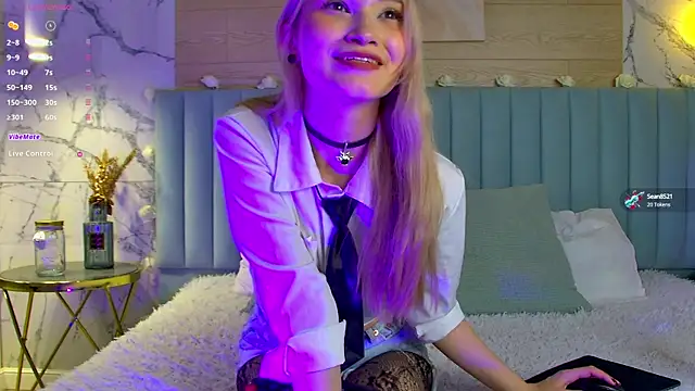 Snapshot of CarolReeves chatting on February 12, 2025, 12:33 pm CarolReeves online show from February 12, 2025, 12:33 pm