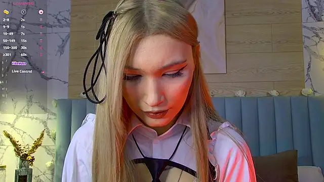 Snapshot of CarolReeves chatting on March 10, 2025, 6:05 am CarolReeves online show from March 10, 2025, 6:05 am