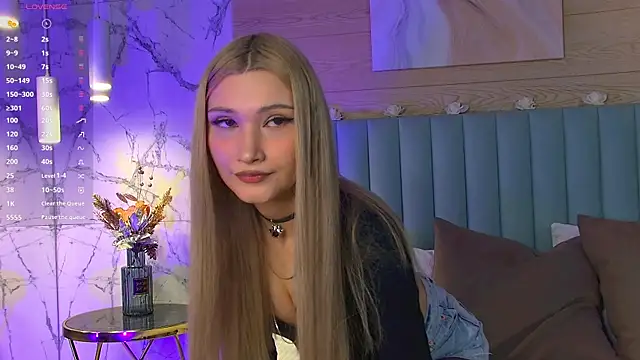 Snapshot of CarolReeves chatting on March 19, 2025, 9:06 am CarolReeves online show from March 19, 2025, 9:06 am