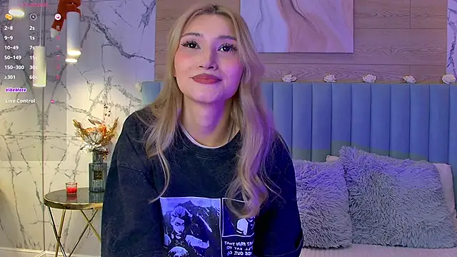 Snapshot of CarolReeves chatting on March 23, 2025, 8:59 am CarolReeves online show from March 23, 2025, 8:59 am