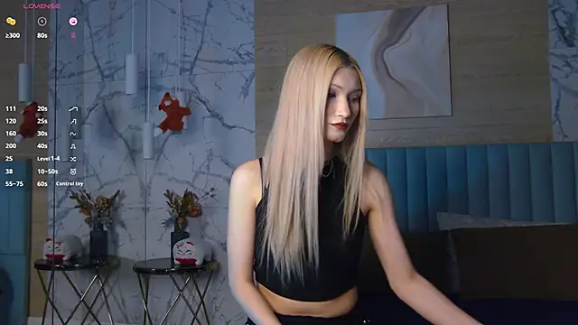 Snapshot of CarolReeves chatting on October 17, 2025, 5:54 am CarolReeves online show from October 17, 2025, 5:54 am