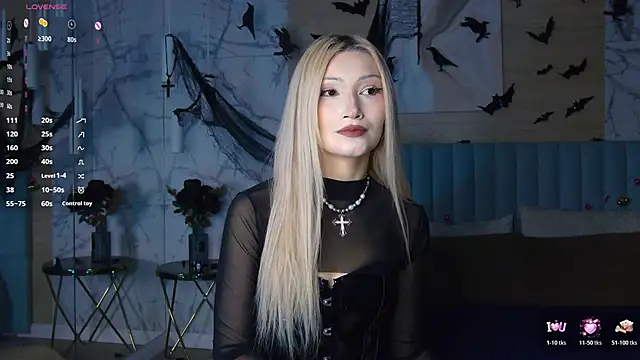 Snapshot of CarolReeves chatting on November 4, 2025, 6:01 am CarolReeves online show from November 4, 2025, 6:01 am