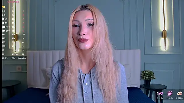 Snapshot of CarolReeves chatting on November 11, 2025, 6:24 am CarolReeves online show from November 11, 2025, 6:24 am