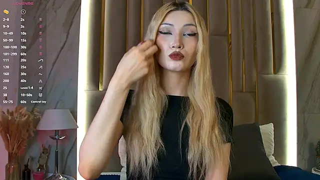 Snapshot of CarolReeves chatting on November 15, 2025, 6:00 am CarolReeves online show from November 15, 2025, 6:00 am