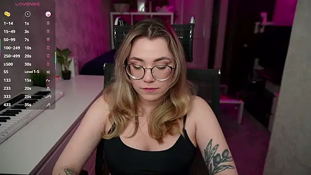 Snapshot of RemyCute chatting on October 2, 2025, 3:30 pm RemyCute online show from October 2, 2025, 3:30 pm