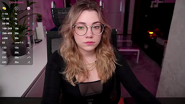 Snapshot of RemyCute chatting on October 18, 2025, 1:45 pm RemyCute online show from October 18, 2025, 1:45 pm