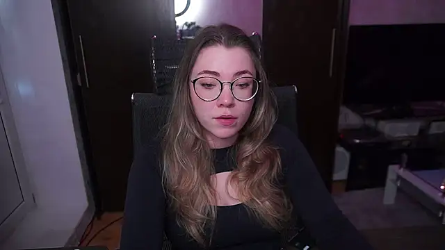 Snapshot of RemyCute chatting on June 19, 2026, 1:04 pm RemyCute online show from June 19, 2026, 1:04 pm