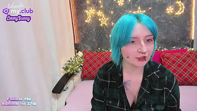 Snapshot of EmmyBunny chatting on December 16, 2024, 5:43 pm EmmyBunny online show from December 16, 2024, 5:43 pm