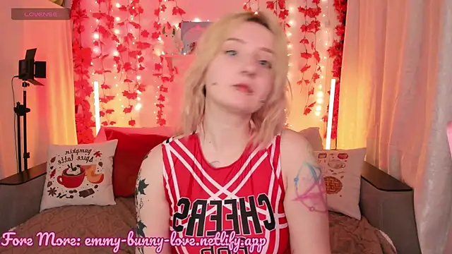 Snapshot of EmmyBunny chatting on September 20, 2025, 4:19 pm EmmyBunny online show from September 20, 2025, 4:19 pm