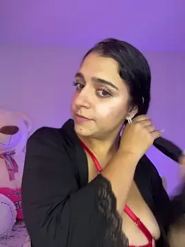 Alicia Ruiz online show from September 19, 2025, 6:08 pm