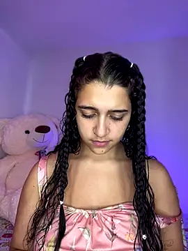 Alicia Ruiz online show from November 6, 2025, 6:09 pm