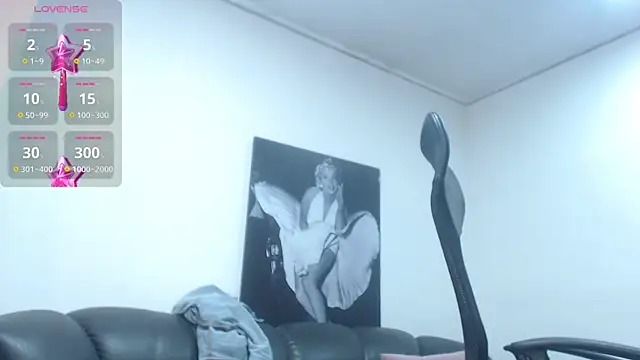 camilleDiaz16 online show from April 7, 2026, 10:09 pm