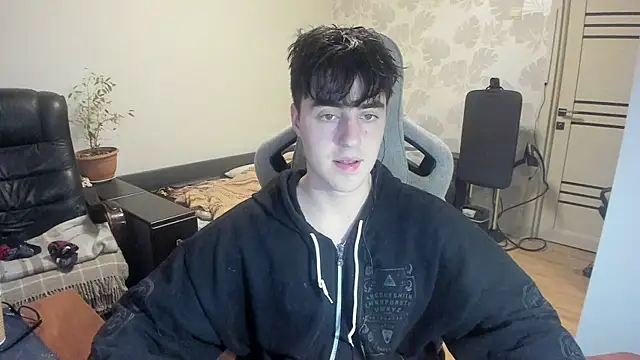 Snapshot of Knuckles17 chatting on December 2, 2025, 1:33 am Knuckles17 online show from December 2, 2025, 1:33 am