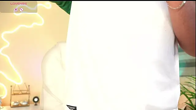 MatiasKorn online show from October 2, 2025, 6:53 am