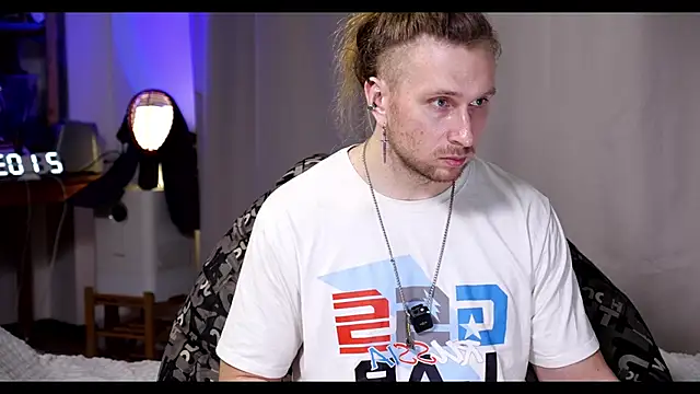 Snapshot of rusbigpaul chatting on December 18, 2025, 6:03 pm rusbigpaul online show from December 18, 2025, 6:03 pm