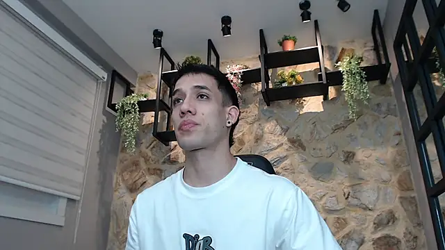 alexgiraldo  online show from January 17, 2025, 11:17 am