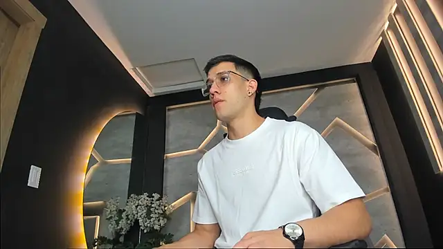 alexgiraldo  online show from January 28, 2025, 11:17 am