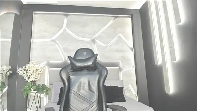 alexgiraldo  online show from March 1, 2025, 11:28 am