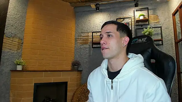 alexgiraldo  online show from March 9, 2025, 11:14 am