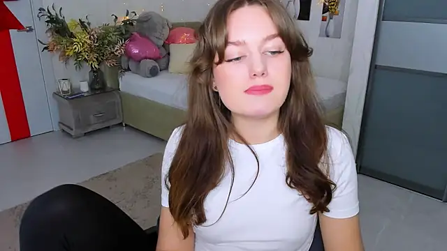 MiracleCurly online show from March 16, 2025, 4:23 pm