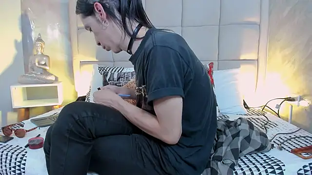 Hecatee 77 online show from December 13, 2025, 7:53 pm