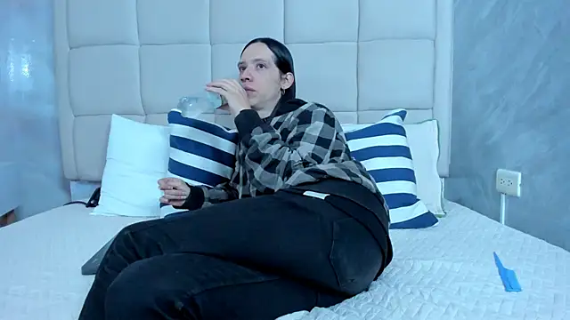 Hecatee 77 online show from March 4, 2026, 8:15 pm