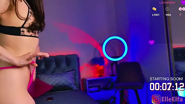 Elfaelle online show from January 31, 2025, 7:51 pm