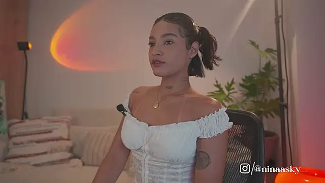 Snapshot of ninaa_sky chatting on May 29, 2026, 11:47 pm ninaa sky online show from May 29, 2026, 11:47 pm