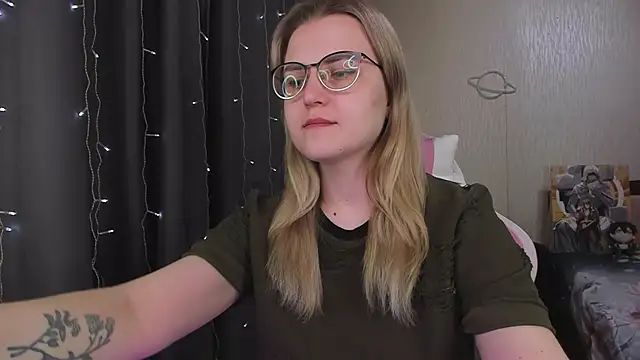 MissBrightShine online show from March 25, 2026, 11:38 am