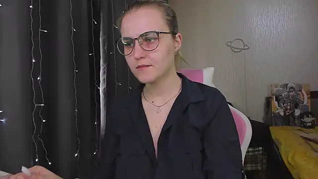 Snapshot of MissBrightShine chatting on June 25, 2026, 1:59 pm MissBrightShine online show from June 25, 2026, 1:59 pm