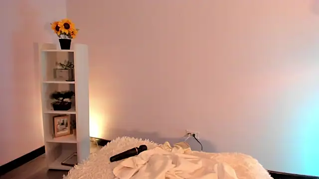  aish a  online show from February 6, 2025, 10:53 pm