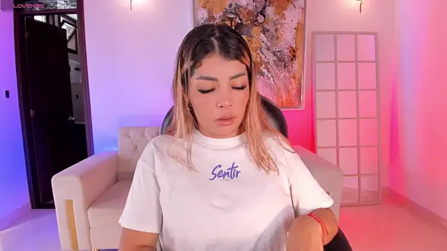 Snapshot of LisaMonroe_ chatting on January 27, 2025, 7:35 pm LisaMonroe online show from January 27, 2025, 7:35 pm