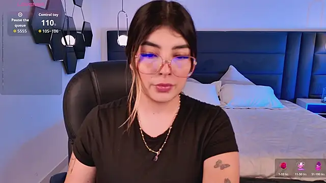 Snapshot of LisaMonroe_ chatting on October 25, 2025, 8:03 pm LisaMonroe online show from October 25, 2025, 8:03 pm