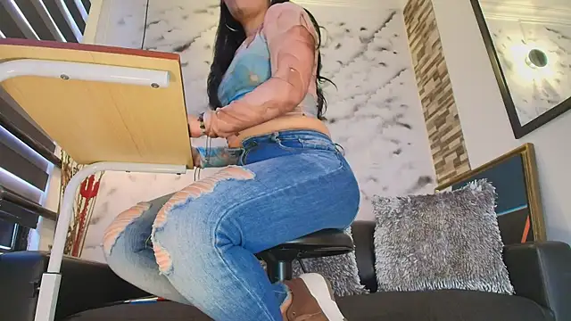 Sophie LittleS online show from April 7, 2026, 12:05 pm