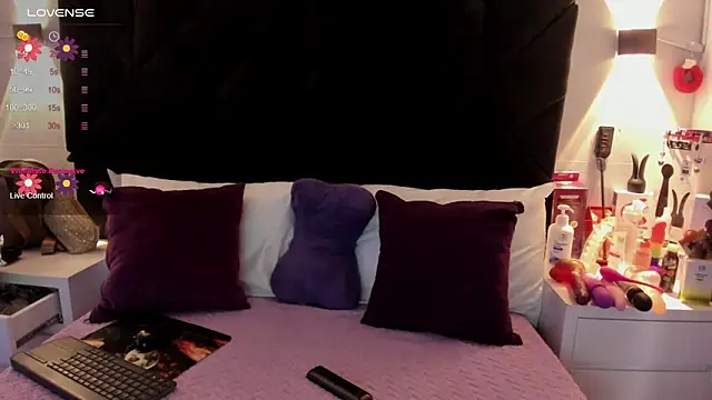 letiziia sky1 online show from January 15, 2025, 8:26 pm