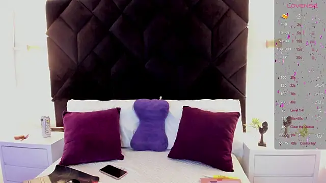 letiziia sky1 online show from September 30, 2025, 8:14 pm