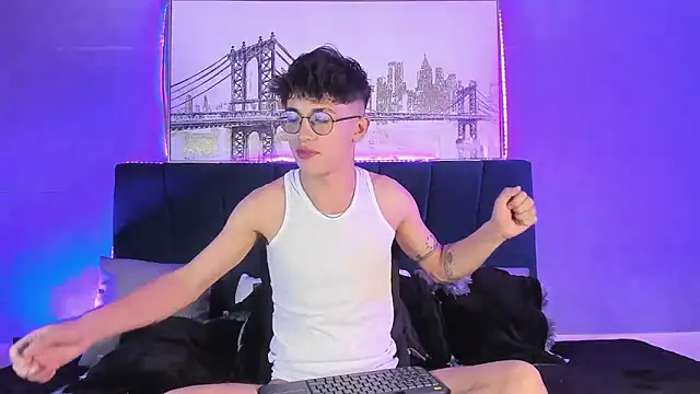 Snapshot of Andrew_thevil chatting on December 9, 2024, 1:40 am Andrew thevil online show from December 9, 2024, 1:40 am