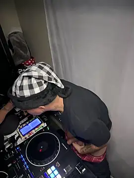 PeterGrandee online show from December 26, 2024, 1:51 am