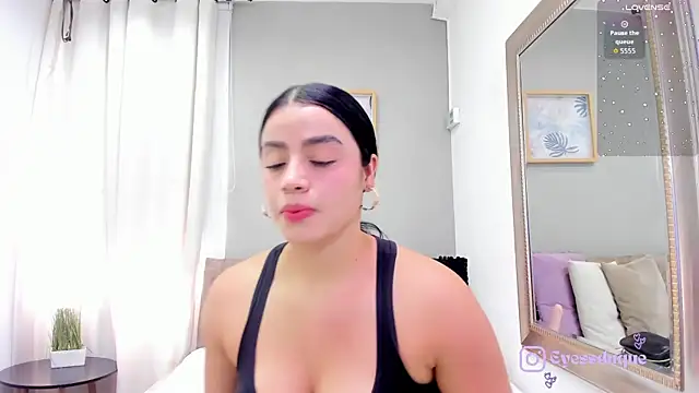 Paula Desousa online show from July 28, 2026, 7:39 pm