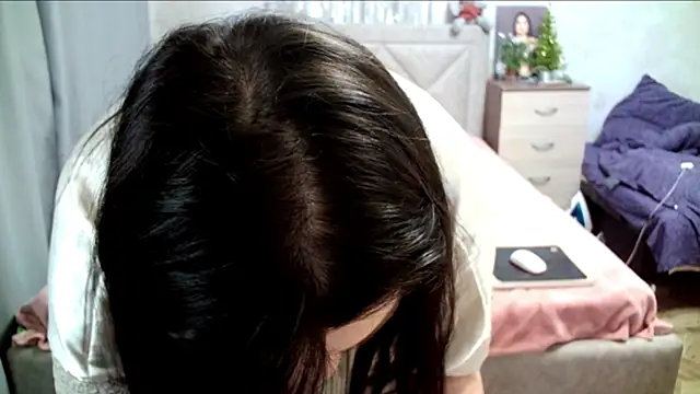 juliettkalen online show from December 27, 2024, 11:39 am