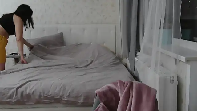 juliettkalen online show from December 2, 2025, 4:07 am